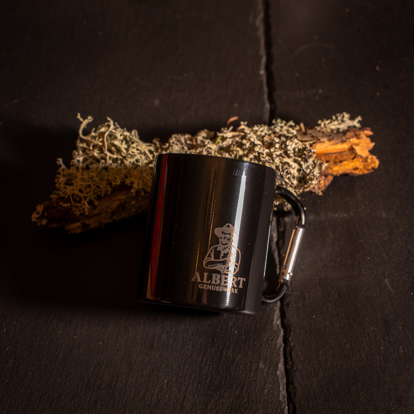 Tasse mit Karabiner