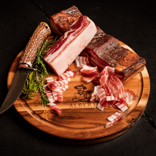 Traditionell geräucherter Bauchspeck aus Südtirol